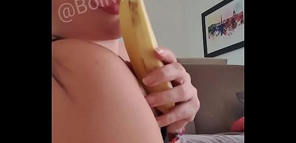  Mimi comprando bananas em quiosque pra enfiar elas nos seus butaquinhos e fazert squirt